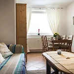 Neue Reihe 8 Wohnung links